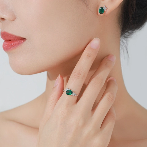 Conjunto de Joyería de Plata de Ley S925 Circonia Verde Esmeralda Pendientes de Mariposa Gema Ovalada Anillo Ajustable Mujer