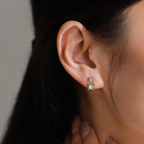 Orecchini a Bottone in Argento Sterling 925 a Quattro Punte Stella Minimalisti Geometrici con Zirconia Intarsiata Gioielli Donna
