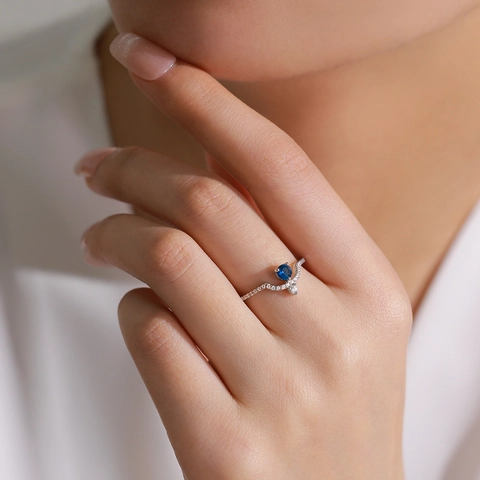 Vintage 925 Sterling Silver Ring Sky Blue Zirconia V-shaped Wave Ring For Women Light Luxury Fashion Jewelry Finger Ring Gift