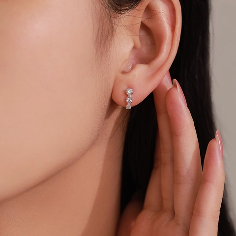 Boucles d'Oreilles Puces en Argent Sterling 925 avec Zirconia pour Femmes Courbe Exquise à Trois Pierres Bijoux de Mode