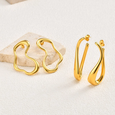 Orecchini a Bottone in Acciaio Inossidabile a Forma di U per Donna Placcati in Oro con Curve Organiche Stile Metallo Liquido