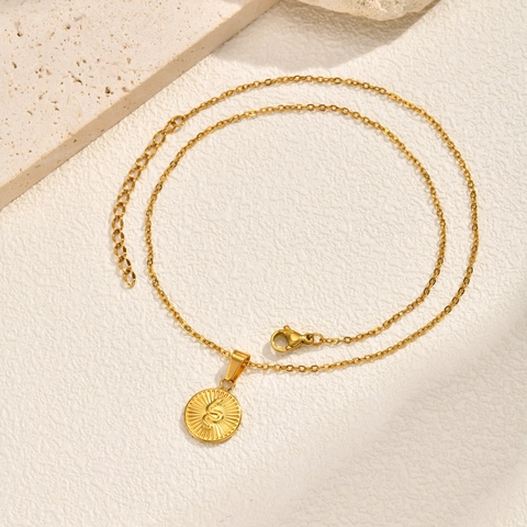 Vintage Stainless Steel Snake Embossed Round Medallion Pendant Necklace For Women Retro Gold Plated Coin Choker Jewelry