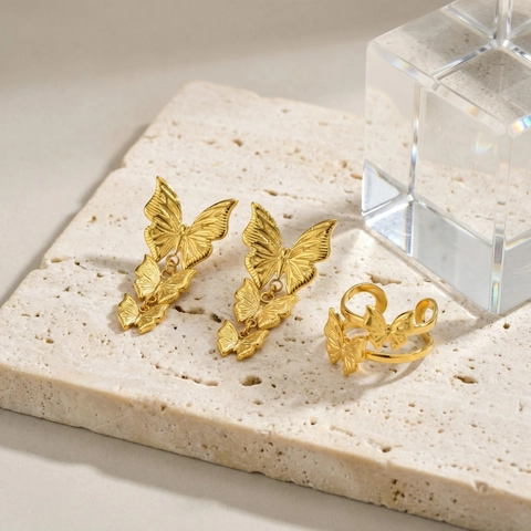 Sofisticati Orecchini a Pendente a Tripla Farfalla in Acciaio Inossidabile Oro Eleganti Ali Texture Gioielli di Moda per Donna Regalo Vacanza