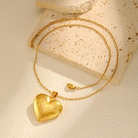 Stainless Steel Heart Locket Necklace For Women Openable Photo Pendant Engraved Floral Retro Jewelry Gift Gold Color