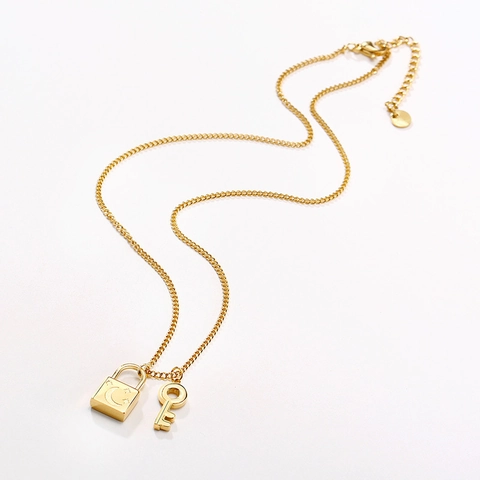 Stainless Steel Gold Plated Lock Key Pendant Necklace For Women Moon Star Pattern Fashion Jewelry Commuter Sweater Chain