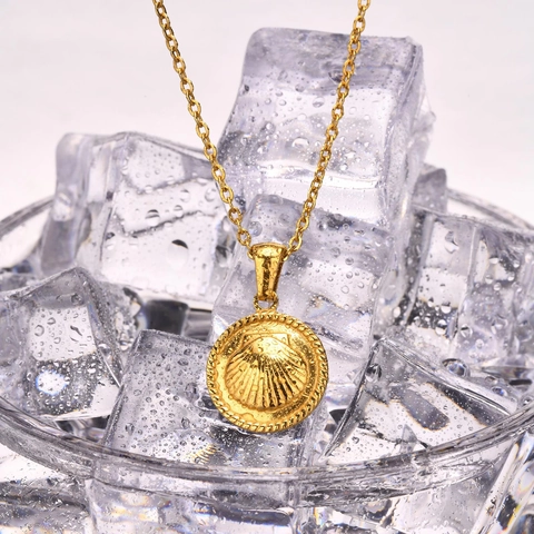 Collana con Ciondolo Rotondo a Forma di Conchiglia in Acciaio Inossidabile Oro per Donna Gioielli Estivi da Spiaggia Minimalisti