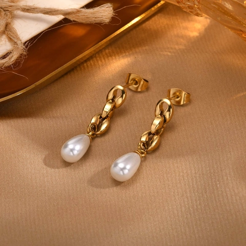 Orecchini a Pendente in Ottone Placcato Oro 18K con Perla Artificiale e Perno in Acciaio Inossidabile per Donna