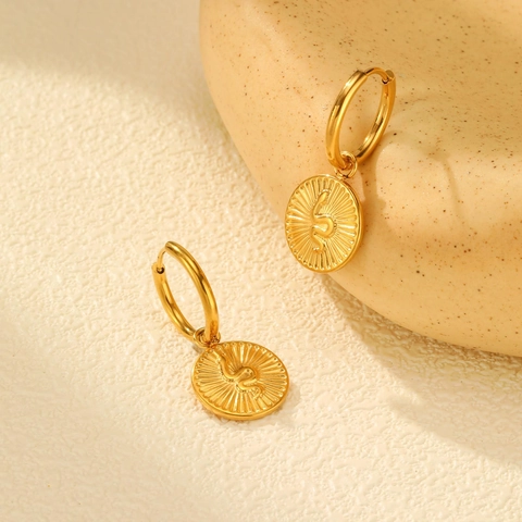 Orecchini a Cerchio Vintage in Ottone Placcato Oro 18K con Pendente a Moneta Rotonda e Motivo a Serpente per Donna Gioielli Retrò