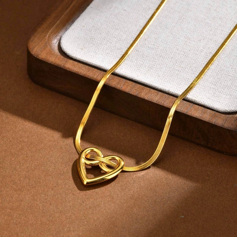 Collana con Ciondolo a Cuore Infinito in Acciaio Inossidabile per Donna Placcato Oro 18K Catena a Serpente Minimalista Gioielli Moda