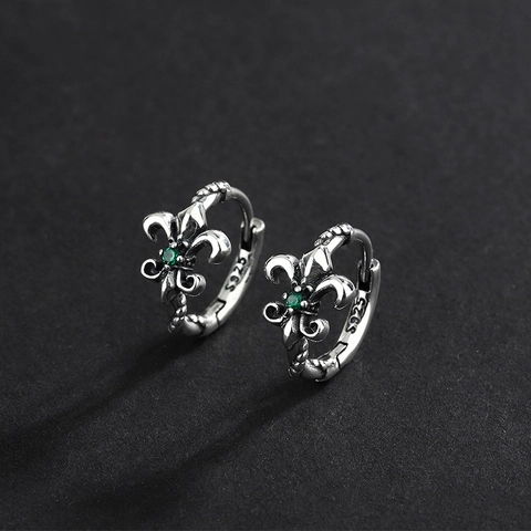 Vintage 925 Sterling Silver Fleur De Lis Hoop Earrings For Women Emerald Green Zirconia Inlaid Oxidized Silver Ear Huggies Retro Niche Design Jewelry