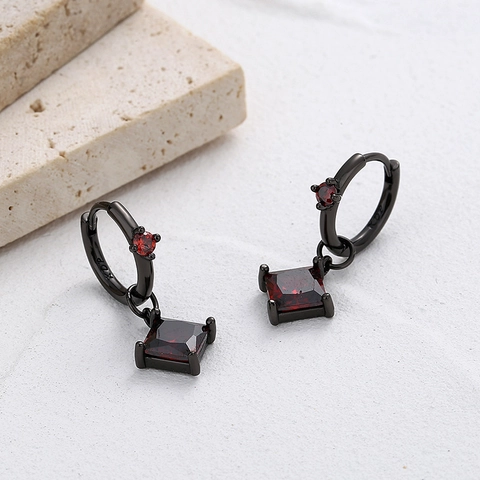 Orecchini Pendenti Vintage Gothic in Argento Sterling 925 Placcato Oro Nero con Strass Rosso Quadrato Unisex Gioielli di Moda