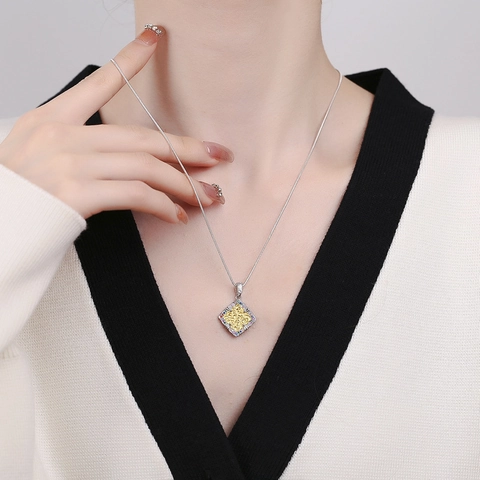 925 Sterling Silver Arabesque Pattern Pendant Necklace Vintage Two-tone Colorful Rhinestone Square Geometric Jewelry For Women