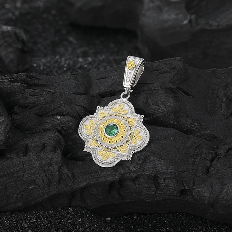 Vintage 925 Sterling Silver Two-Tone Green Zirconia Lace Flower Clover Pendant Only (Without Chain) For Women High-End Jewelry
