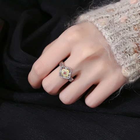 Elegante 925 Sterling Zilveren Tweekleurige Bloemblad Open Ring Voor Dames Vintage Hol Bloemmotief Met Rode Zirconia Verstelbare Vingerring Mode Sieraden