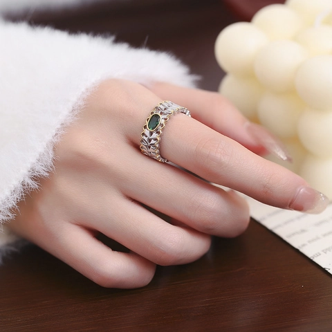 S925 Argento Sterling Vintage Placcato Oro Svuotato Motivo Ondulato Anello Donna Strass Verde Smeraldo Stile Palazzo Aperto