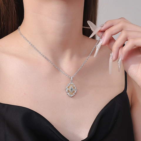 Vintage Palace Hollow 925 Sterling Silver Pendant Necklace Two-Tone Green Rhinestone Micro-Set Geometric Women Jewelry