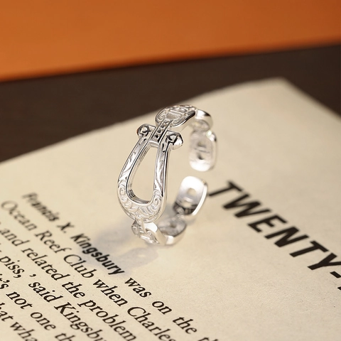 S925 Sterling Silver Vintage Carved Hollow Horseshoe Buckle Ring For Women Ethnic Palace Style Tang Grass Pattern Open Ring