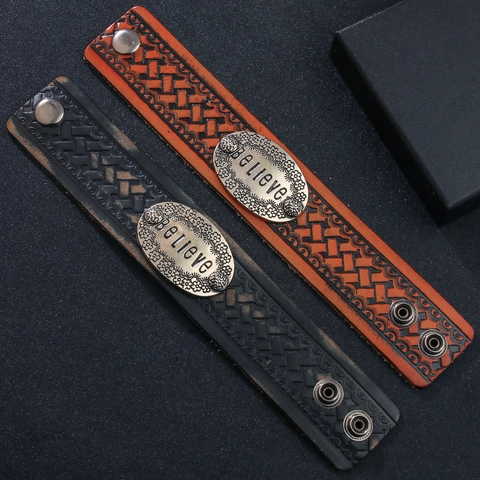 Brazalete Ancho de Aleación para Hombre Vintage Con Placa con Letras Believe Tótem Repujado Joyería Retro Estilo Callejero