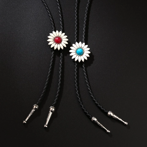 Cravatta Bolo Retro Western Cowboy Margherita Regolabile in Pelle PU Intrecciata Collana per Uomo Donna Gioielli