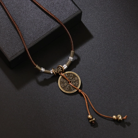 Collana con Ciondolo a Forma di Moneta Mountain Ghost in Lega di Bronzo Vintage Corda Intrecciata a Mano Otto Trigrammi