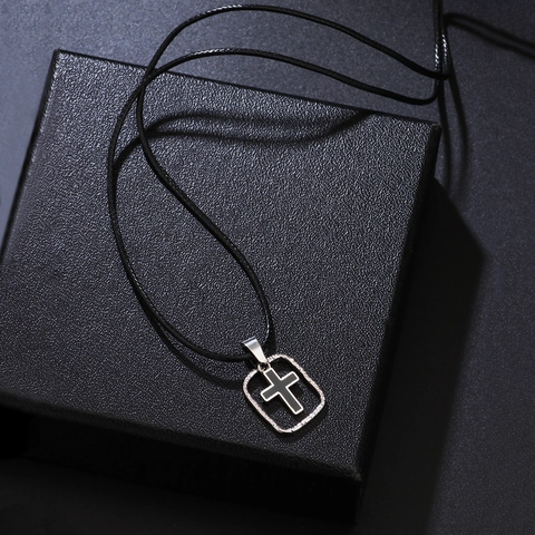 Collier avec Pendentif Croix Cœur Trèfle à Quatre Feuilles Clé Sourire en Acier Inoxydable pour Femmes Hommes Minimaliste Texture Martelée Corde Cirée Bijoux de Cou