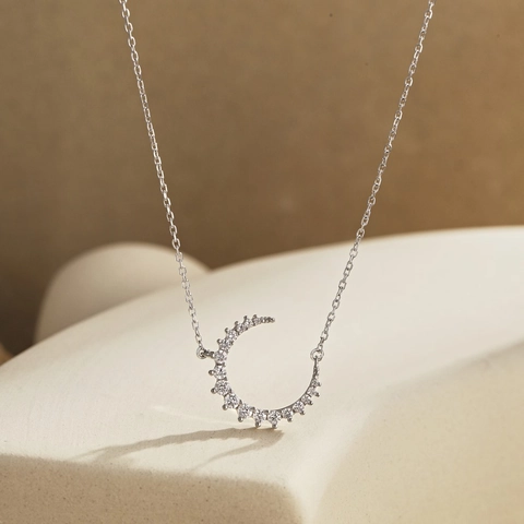 Collana con Pendente a Mezzaluna in Argento Sterling S925 per Donna Catena Minimalista con Zirconia Intarsiata Gioielli Eleganti