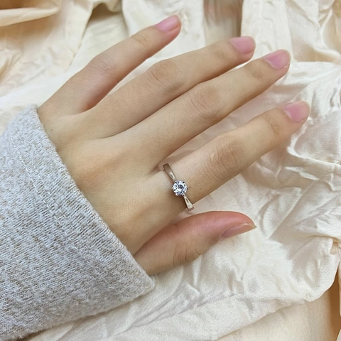 Classic S925 Sterling Silver Six Claw Round Zirconia Wedding Ring For Women Sparkling CZ Inlaid Engagement Finger Ring
