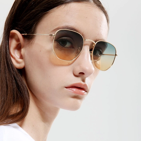Occhiali da Sole Quadrati Retrò in Metallo UV400 Lenti Ocean Sfumate Occhiali alla Moda per Uomo Donna Guida all'Aperto Viaggio