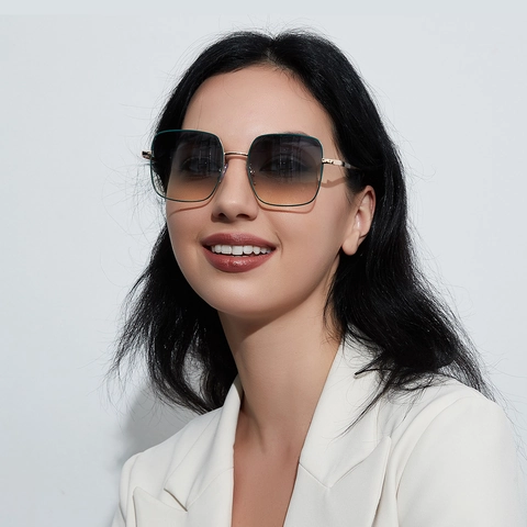 Women Oversized Square Sunglasses Retro Metal Frame UV400 Protection Gradient Lens Fashion Eyewear For Outdoor Travel Party