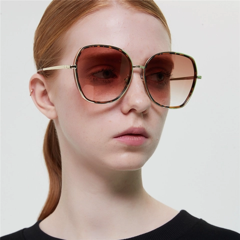 Occhiali da Sole Retrò Oversized in Metallo per Uomo Donna Moda Protezione UV400 Lenti Sfumate Occhiali Vintage