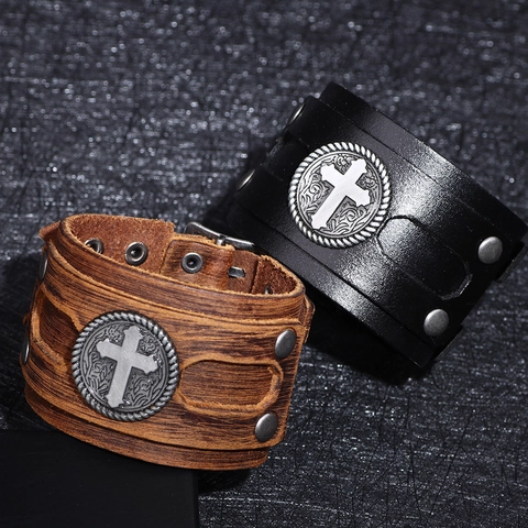 Bracciale Punk Largo in Pelle di Vacchetta da Uomo Vintage Con Ciondolo a Croce in Metallo e Borchie Polsino Gotico Regolabile