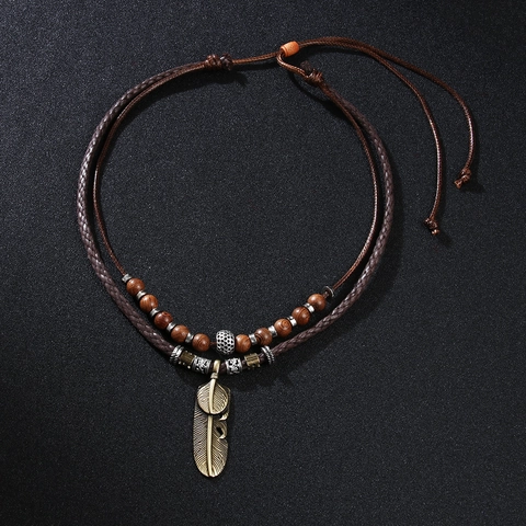Collana con Pendente a Foglia e Piuma in Lega Etnica Vintage Corda in Pelle a Doppio Strato Perline in Legno Gioielli