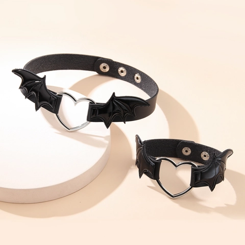 Gothic Punk PU Δερμάτινο Choker Κολιέ Καρδιά Φτερά Νυχτερίδας Ρυθμιζόμενο Κόσμημα Βαμπίρ για Γυναίκες Halloween Party