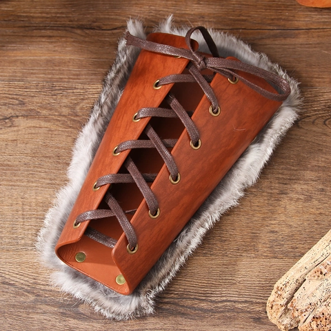 Mittelalterliche Wikinger Kunstpelz Leder Armschienen Retro Ritter Armschutz Mit Vegvisir Prägung Nieten Für Cosplay Kostüm
