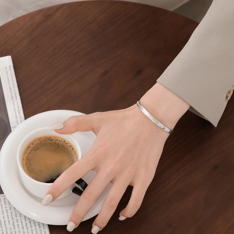 Bracelet Jonc Ouvert en Argent Sterling 925 Minimaliste pour Femmes Texture Ondulée Bracelet Réglable Bijoux de Mode Cadeau