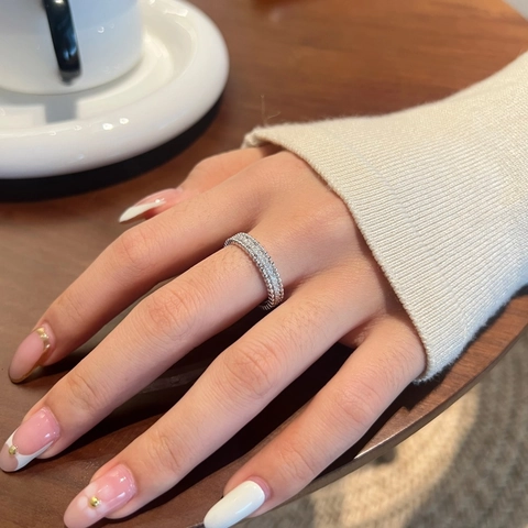 Luxury 925 Sterling Silver Moissanite Ring For Women Sparkling Full Inlaid Bead Border Band Ring Wedding Jewelry Gift