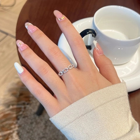 Exquisite Moissanite S925 Sterling Silver Ring For Women Hollow Chain Design Full Inlaid Moissanite Personalized Closed Finger Ring Jewelry