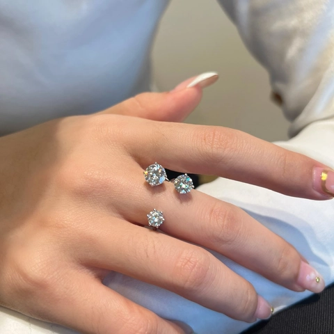 Anello in Argento Sterling 925 con Moissanite per Donna Taglio Rotondo Colore D VVS1 Tre Pietre Anello Aperto Regolabile Gioielli