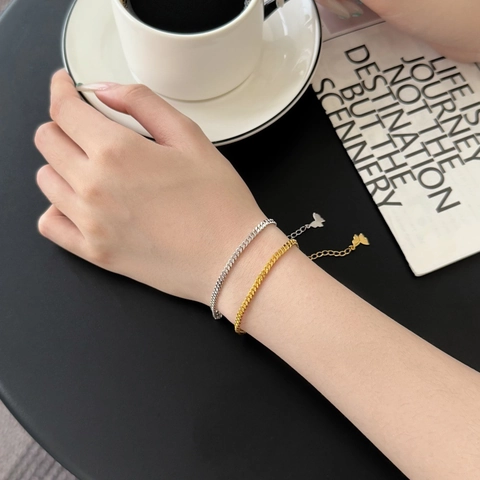 Bracciale a Catena Curb in Argento Sterling S925 Con Pendente a Farfalla per Donna Gioielli da Polso Regolabili Regalo Moda Minimalista