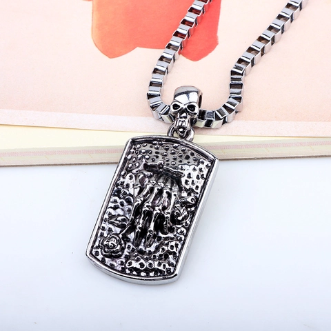 Vintage Gothic Punk Skelet Hand die Roos Vasthoudt Hanger Ketting Legering Box Ketting Zilveren Sieraden Voor Mannen Vrouwen