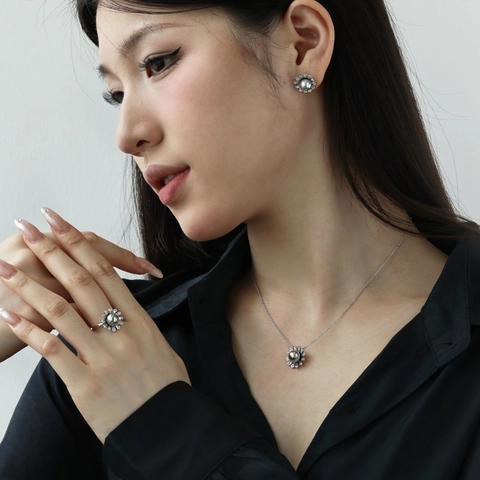 S925 Argent Sterling Tournesol Ensemble de Bijoux Perle Artificielle Grise Strass Collier Boucles d'Oreilles Bague pour Femme Accessoires Mode Élégants