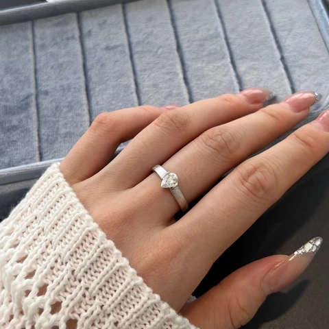 Anello in Argento Sterling S925 per Donna Moda Semplice con Zirconia a Goccia Intarsiata Finitura Opaca Spazzolata Elegante Anello da Dito