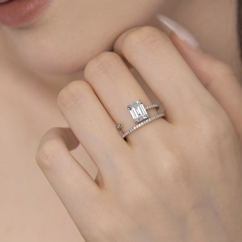 Squisito Anello in Argento Sterling S925 Con Zirconia Taglio Smeraldo per Donna Design Geometrico Traforato a Doppio Strato Gioielli
