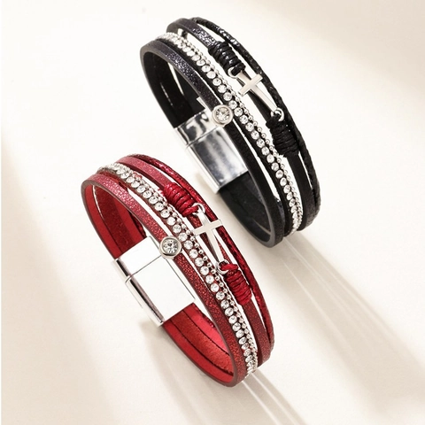 Bracelet Enveloppant Multicouche en Cuir PU pour Femmes Avec Pendentif Croix en Alliage Strass Incrusté Charme Infini Fermoir Magnétique Boho