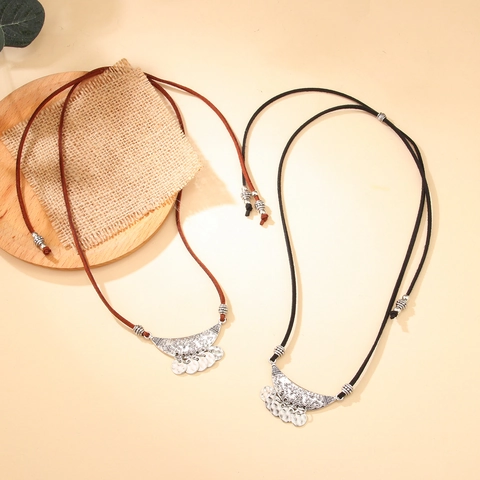 Collar con Colgante de Media Luna de Aleación Vintage Joyería de Collar Ajustable de Cordón de Gamuza Tribal Bohemio para Unisex