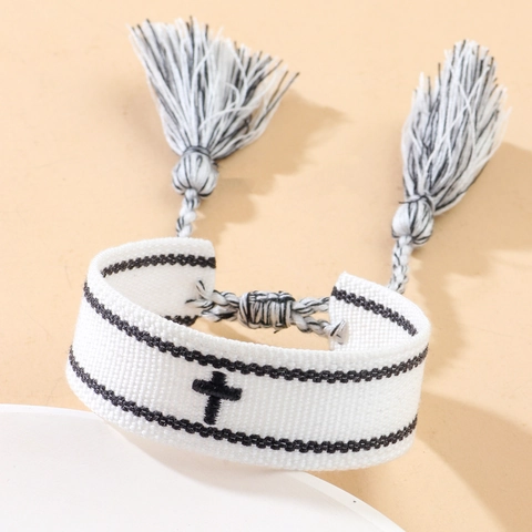 Bracelet Bohème en Coton Tissé à la Main Avec Broderie de Croix et Glands Bracelet en Tissu Noir et Blanc Réglable Bijoux Femme