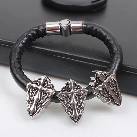 Bracelet Homme Vintage Punk en Alliage avec Croix et Bouclier Fermoir Magnétique Bijoux Style Gothique Rock pour Hommes Cadeau