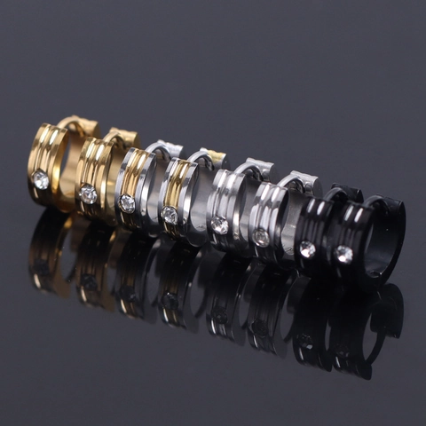 Minimalisti Orecchini a Cerchio Huggie in Acciaio Inossidabile per Uomo Donna Strass Intarsiato Hip Hop Trendy Tre Scanalature Gioielli