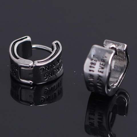 Herren Edelstahl Wellenmuster Huggie Hoop Ohrringe Vintage Industrial Gravierte Buchstaben Silber Ohrringe Schmuck Für Den Alltag