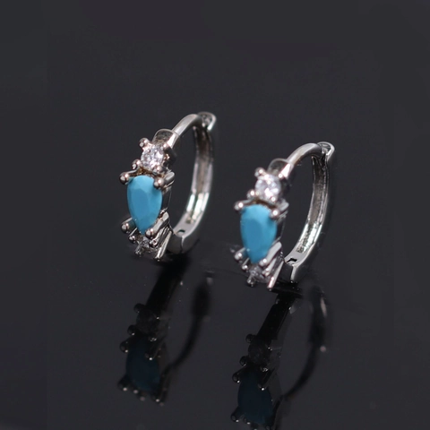 Orecchini Huggie in Rame Placcato Argento con Strass a Goccia d'Acqua Blu per Donna Gioielli Minimalisti Stile di Nicchia Pezzo Singolo